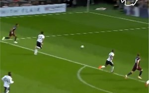 原来足球还能这样踢的？这是吃了多少德芙呀！