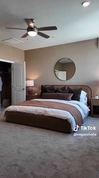 📍 Summerlin, Las Vegas 🏡 2-Story | 3 Beds | 3 Baths | 2-Car Garage | 2,090 SqFt This Summerlin Las Vegas home is designed for modern living with style efficiency ✨ 🔥 Highlights You’ll Love: • Spacious great room loft = perfect for relaxing or entertaining 🛋️ • Chef’s kitchen with island walk-in pantry 🍳 • Expansive primary suite with private retreat vibes 🛏️ • Covered patio balcony for true indoor-outdoor living 🌅 • Soaring 9-ft. ceilings add openness natural light 🌞 • Smart thermostat f