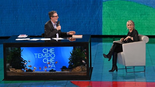 Che tempo che fa | anche Luciana Littizzetto approfitta del programma per promuovere il suo romanzo E c' è un motivo