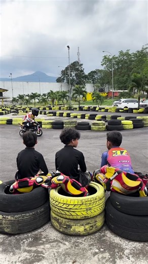 Keseuan balapan pocketbike LENKA Factory Racing Team . #lenka #lenkaminigp #lenkaindonesia #lenkafactoryracingteam #rajadikelasnya #balapanpocketbike #balapananak #peloporbalapanak