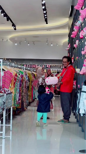 Bahagia berbatik ❤️ | batik