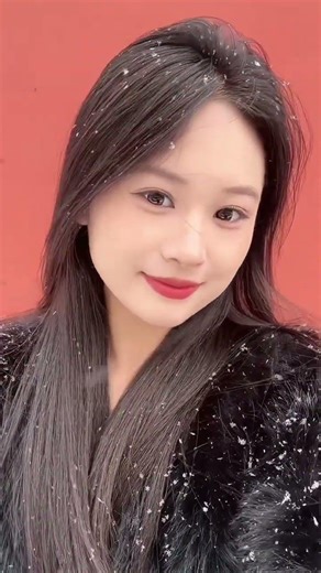 The withered trees encounter spring again in March spring snow falls once more