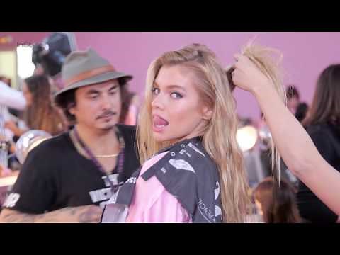 Backstage At Victoria's Secret Show 2017: Jasmine Tookes and Sara Sampaio