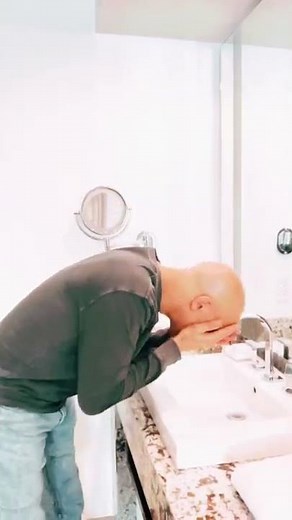 Splash Your Face With Cold 💦 Water Every Morning! Dr. Mandell