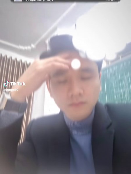 Đến mua thi rùi. Ngủ cũng phải học nha các em. #thitotnghiep