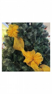 133K views · 2.9K reactions | Tutorial flor navideña con malla  Cuéntanos qué te parece Para más información envíanos un mensaje por whatsapp al 3147786801 o 3158008595 • • • • • #deco #decor #diy #tutorial #decoration #decoração #decoracion #home #homedecor #bogota #colombia #navidad #christmas #christmasdecor #christmastree #christmasdecorations #christmastime #fblifestyle | Naviadornos y Arte Lia | Facebook