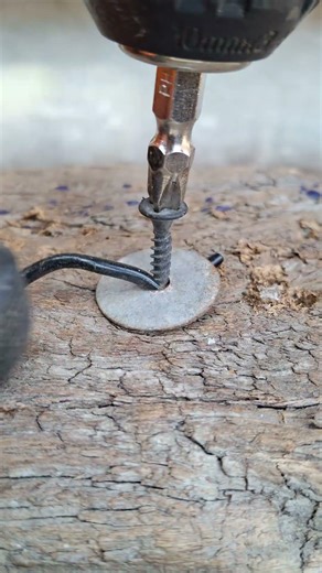 ​Pro way to fix wires! 💡🔥​#DIY #ElectricalHacks #HomeImprovement #TipsAndTricks #TechShorts #sockets