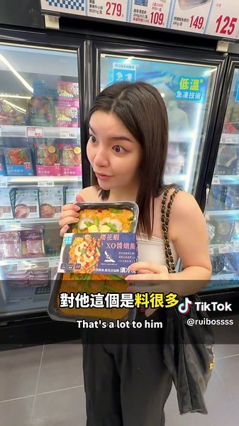 20241030 全聯冷凍櫃5樣必買1.主打4分半快煮的櫻花蝦XO醬燉飯 親自吃過真的超好吃 2.善美味牛排漢堡排 完全不死鹹又適合露營 3.好欣豬日式炸豬排 4.福源花生小包子 來重點畫起來人家是老麵 5.九州甘口炒飯糰 推薦給你 #全聯 #覓饕 #睿哥 #fyp #viral #生鮮肉品 #雞肉 #舒肥 #舒肥雞胸肉 #雞公主#全聯美食 #全聯新品 #全聯福利中心 #全聯線上購 #懶人料理 #懶人廚房 #簡易食譜 #簡易料理 #燉飯 #上班族 #上班族便當 #上班族午餐 “