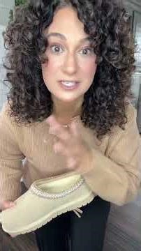 Wait… suede AND waterproof?! No wonder these clogs are going viral! 😍 These fur-lined suede clogs