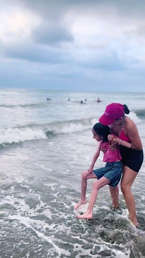 Aventura en el Mar: Ainhoa y su Valor sin Límites
