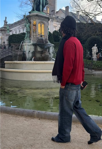 moise (@moiseb4yoi)’s video of baggy jeans that are too baggy