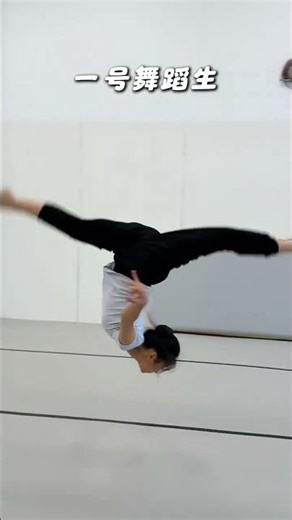 Compare and Choose: Which Cloud Dance Style Captivates You More