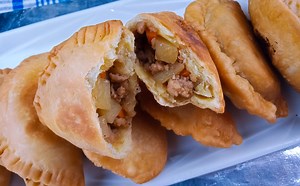 689K views · 577 reactions | This Filipino chicken/pork empanada is packed with flavorful filling and baked/ no bake empanada recipe fry in a mildly sweet dough that has a slightly flaky texture. Perfect for snack or light meal! | Maglalaway Ka Sa Sarap | Facebook