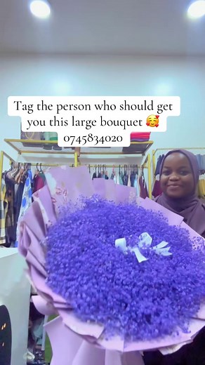 We make the best flower bouquets so tag that person you want to gift you this 🥰🥳#flowerbouquets #flowerarrangement #kampala_uganda🇺🇬🇺🇬🤝 #trendingugandatiktok #flowersuganda #flowers🌼🍁🌸 #lovelanguages #trendingviralvideo