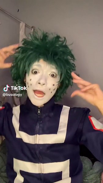 Deku Cosplay from My Hero Academia: Izuku Midoriya Costume Ideas