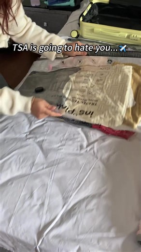 50% OFF for this packing hack, SAHM you gotta check this life changer#tiktokshopstockup#inspink #vacuum #travelbag #TravelHacks