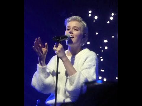 "So Will I" (100 Billion X)...Hillsong Worship LIVE feat. Taya Smith...Houston, TX...10/20/18