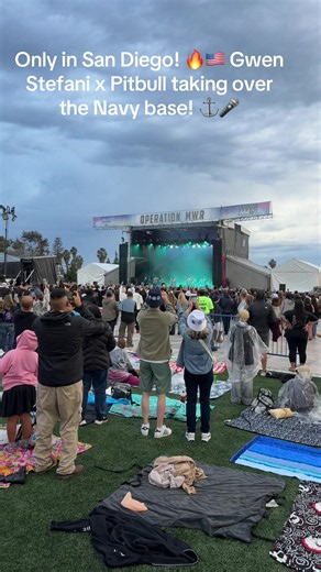 🇺🇸 NAVY BASE TURNED INTO A CONCERT! � #Pitbull #GwenStefani #SanDiego #NavyLife #MrWorldwide