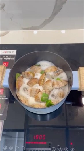 Cooking Clams Without Water… Is This Even Possible? 😳