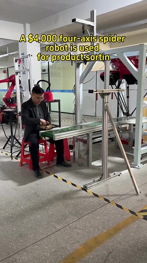 Four-Axis Spider Robot with Impressive Wingspan