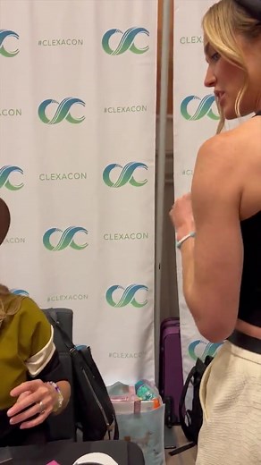 Clexacon Moments with Caity Lotz & Jes Macallan