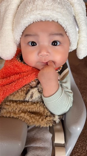 㐂商店 on Instagram: "今月から保育園デビュー✨ また新しいアイテム手に入れたよ！ 寒いから帽子買ってもらったよ♡"