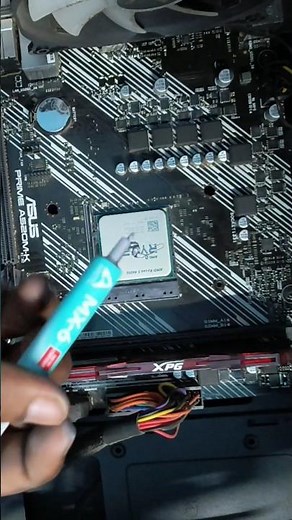 Applying Thermal paste On Cpu Artic MX6