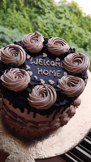 Cake is the answer, no matter what is the ❓🫰 Chocolate 🎂 DM for order or enquiry ✌️ #cakecorner #cakedecorating #baker #birthdaycake #homebaker #viral #onlinestore #themecake #purnia #jalalgarh #cake #welcomecake #chocolatecake #trendingreels #trending #smallbuisness #startupbusiness #cakelovers❤️ | Manvi Cake Corner