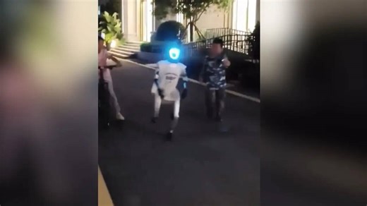 Kids Play With Robot Like ‘It’s Human’ In China—Social Media Calls It ‘Creepy’ | WATCH
