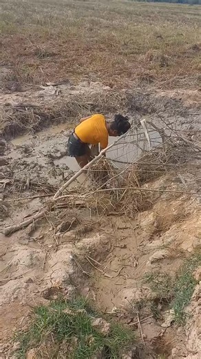 ว้ายคนสวยลงเล่นขี้ตม💞คนสวยหากินหมานเด้อจ้า#สาวกาหลง