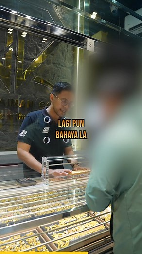 HAMPIR 1 JUTA emas yang dia bawak ke kedai. Berpeluh cikgu pegang sebab berat sangat. | Chegu Aiman Gadget