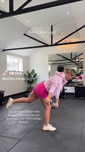 ❤️‍🔥 LANDMINE SINGLE LEG DEADLIFTS ❤️‍🔥 Everyone at the gym knows I’m now the obsessed with these 🤣 The landmine helps with balance meaning you can prioritise form and go heavier 🔥 #landminedeadlift #gymtips #lowerbody #lowerbodyworkout #gymmotivation #fitnesscoach