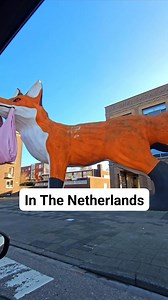 Florentijn Hofman's "De Bospoldervos" (The forest Polder Fox) is a striking, large-scale public artwork in #rotterdam. The sculpture explores the relationship between nature and urban spaces, depicting how wildlife adapts to and integrates into city environments. The fox's presence along with the plastic bag in its mouth, also serves as a commentary on environmental issues, particularly urban litter and the impact of plastic waste. | In The Netherlands