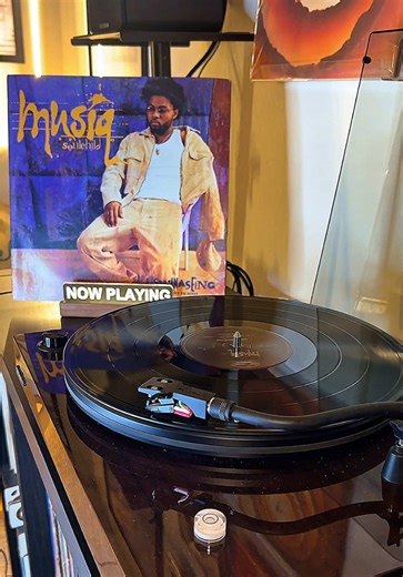 Musiq Soulchild - Aijuswanaseing(2000) Musiq’s debut is pure early-2000s neo-soul magic—warm, honest, and unapologetically grown. This album introduced his signature lane: real love songs, self-reflection, faith, and vulnerability, all wrapped in smooth Philly soul energy. #fyp #90s #soul #vinylcheck #vinylrecords