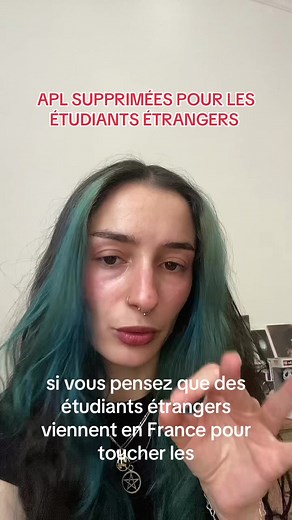 J’ai été voir sur le site des APL et oui c’est bien entrain d’arriver. Le pays souffre mais le faire souffrir plus c’est la solution apparement. Pourquoi l’argent est prit chez les plus précaires ? #magiefondvert #france #etudiant #apl #etudiantetranger