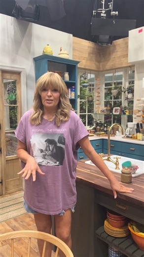 You're just in time for Happy's Place set tour. 🎬 Catch an all-new episode tonight 8/7c on NBC and streaming on Peacock TV. | NBC