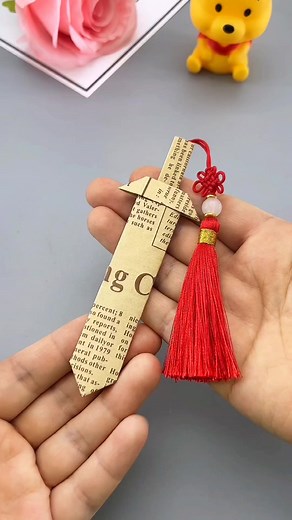 Teach you to fold a sword, super simple, try it with your children. Handmade origami Kindergarten handicrafts #parent-child handicraft #hands-on-brain #papercraft #handmade #paperart #cardmaking #papercrafting #paper #craft #art #papercrafts #diy #scrapbooking #handmadecards #crafting #paperlove #origami #scrapbook #papercut #paperartist #crafts #cardmaker #creative #cards #cardmakersofinstagram #paperflowers #stamping #card #handcrafted #design #papercutting #love paper craft | paper craft