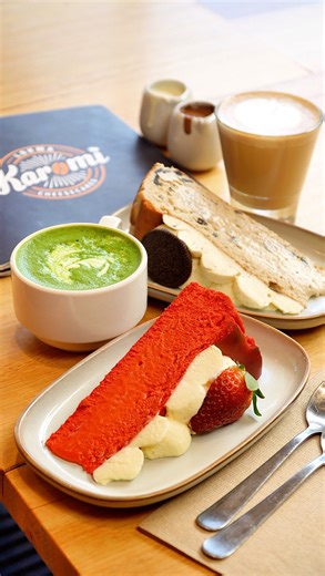 ❤️RED VELVET BASQUE??❤️ Silky cocoa basque baked with a rich red velvet twist. Can’t forget the chantilly cream ☺️ and a fresh strawberry for good measure 👀 #melbourne #melbournefoodies #melbourneaustralia #cheesecake #basquecheesecake #sansebastiancheesecake #karomi_au | Karomi Dessert