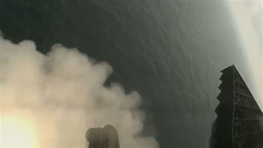 Super Heavy Booster from SpaceX successfully splashes back to earth