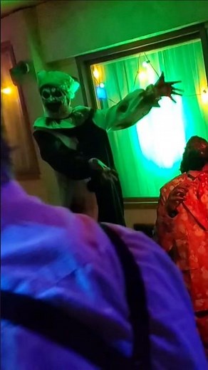 Art the Clown’s Artmas Chaos – HHN Hollywood 2026 Funny Fan Reaction Moment 🤣