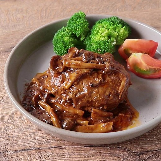 ハヤシライスリメイク 煮込みハンバーグ 作り方・レシピ | クラシル