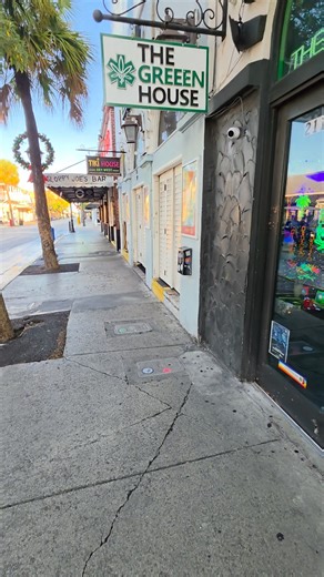 This is the Duval nobody talks about. Before the crowds. Before the chaos. Before it becomes the wildest street in Key West. There's this quiet moment at sunrise. Empty streets. Golden light. Just you and the chickens. Most people never see this version. They sleep through it. Chase the party. Miss the magic. But this? This might be the best Key West has to offer. The version that actually fills you up. Instead of draining you dry. 📍 Duval Street, Key West Stay Lost. Live Free. 💙 #DuvalStreet