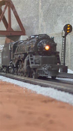 Some Lionel Trains Post-War action to star off the year on the layout! #modeltrains #ogauge