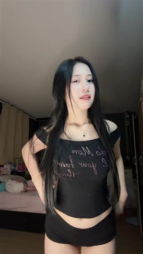 วิดีโอของ เนีย (@neer_37) พร้อมเพลง เสียงต้นฉบับ - แบรกิล bear_grylls - เฉิน ร๊อคกันตุ๊ดได