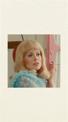 LA MACHINE INFERNALE on Instagram: "bonne saint valentin les quiches 🏹🩷 🎞️ : Les demoiselles de Rochefort (film de Jacques Demy, 1967) 🎶 : Chanson de Delphine Bien plus que la raison, le cœur est le plus fort : à son ordre, à sa loi, personne ne résiste je n’y résisterai pas #lesdemoisellesderochefort #catherinedeneuve #jacquesdemy #saintvalentin #cinema @jacquesdemy.officiel @jesuisclaraluciani