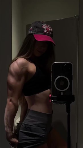 @michelle is a Dream 💪🏻🥰😍 #biceps #muscle #dreambody #gymtok #fyp