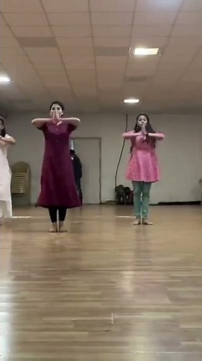 Sai Pallavi Dance Practice for Pranavalaya song