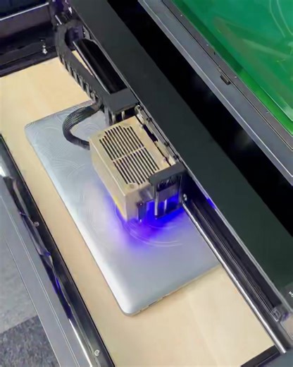 😍Click to see how to laser engrave on a Macbook with xTool S1! #xtool #xtoollaser #xtools1 #macbook #applemacbook #lasermachine #diodelaser | xTool