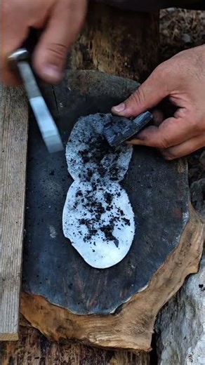 Fire by Friction in 30 Seconds - No Tools Needed.#frictionfire #survival #bushcraft #firestarting