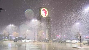 Snow showers cover much of North Texas Tuesday night
